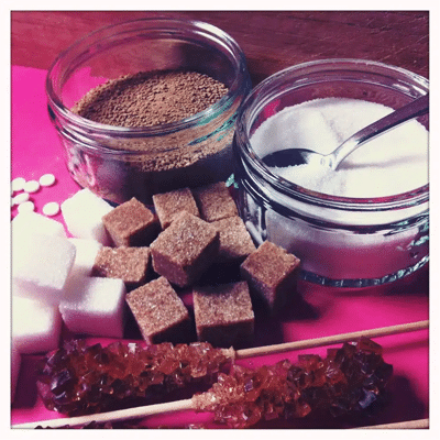 Verschiedene Zuckerarten und Süßstoffe